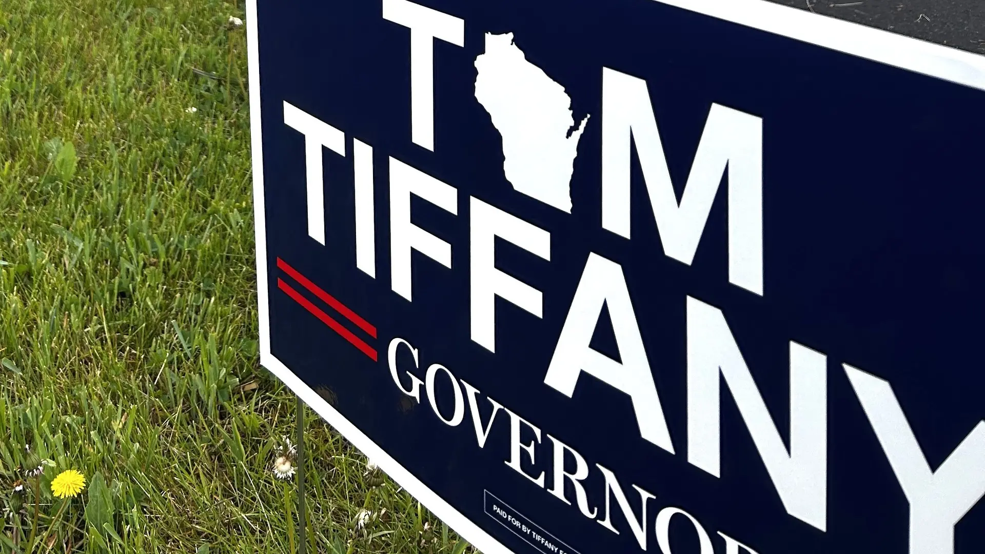 Tom Tiffany campaigns with Scott Walker in Green Bay